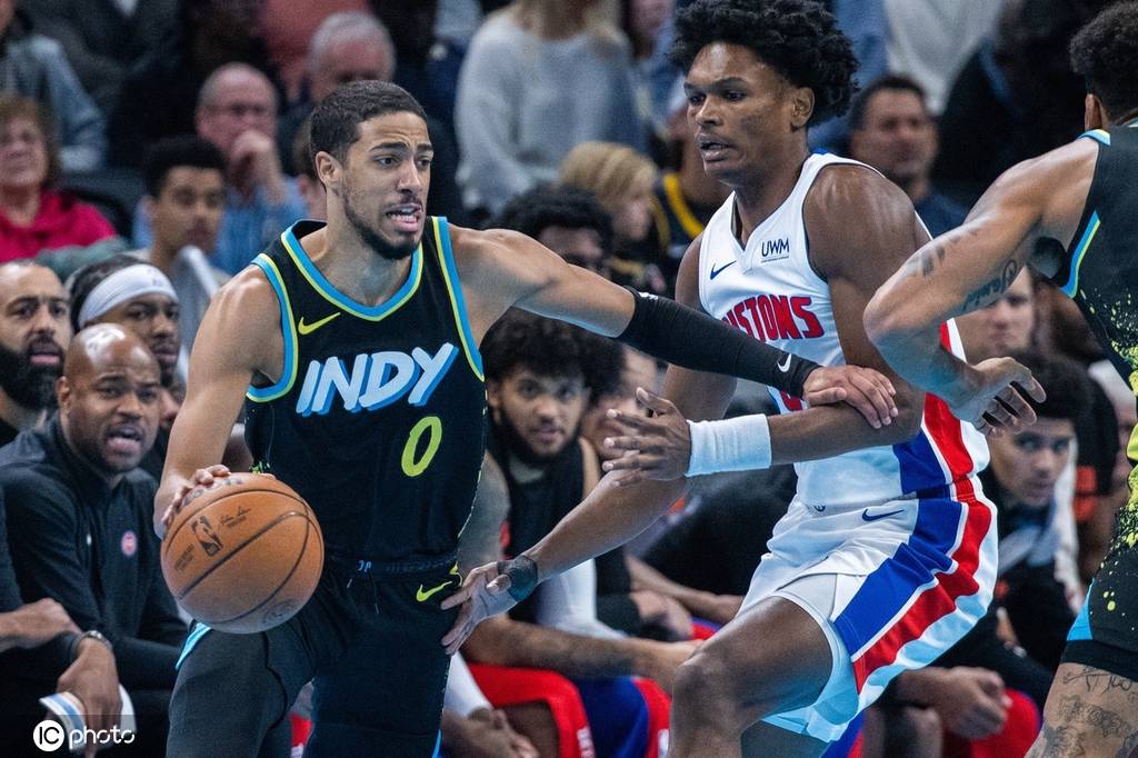  哈利伯顿28+14步行者踏平活塞  